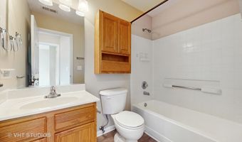 1 Clara Ct, Algonquin, IL 60102