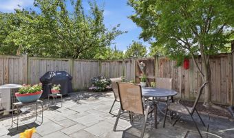 2712 KENWOOD Ave, Alexandria, VA 22302