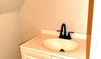 121 Summer St, Auburn, ME 04210