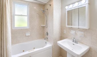 96 W 55TH St, Bayonne, NJ 07002