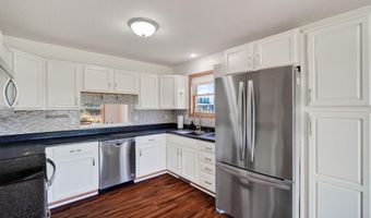 4919 Waller St, Ames, IA 50014