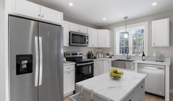 4 Cortland Pl, Standish, ME 04084