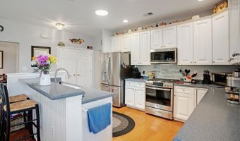 10 Harbor Pl, Barnegat, NJ 08005