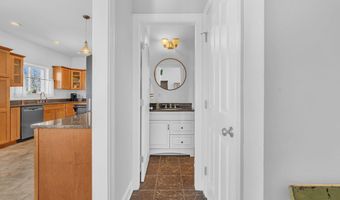 40 Hillview Dr, Bangor, ME 04401