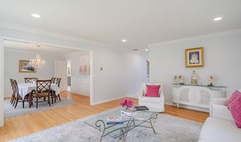 20 Laura Dr, Danbury, CT 06811