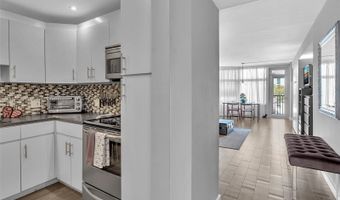 3375 N Country Club Dr 208, Aventura, FL 33180