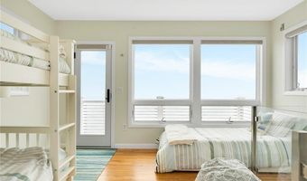10 Calef Ave, Narragansett, RI 02882