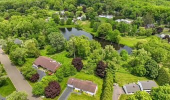 35 Dorchester Ln, Branford, CT 06405