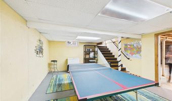 24 E Shore Rd, Narragansett, RI 02882