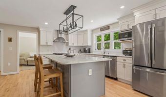 78 Hitching Post Ln, Bedford, NH 03110