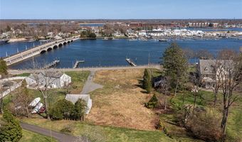 11 Mathewson Rd, Barrington, RI 02806