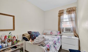 98 W 49TH St, Bayonne, NJ 07002
