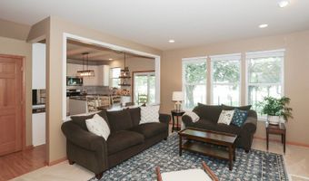 8 Hithergreen Ct, Algonquin, IL 60102