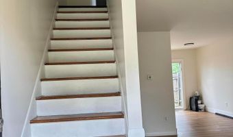 1133 McCarley Dr E, Columbus, OH 43228