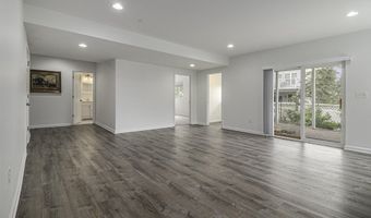 1304 N Bay Dr, Ann Arbor, MI 48103