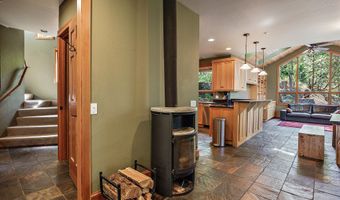 940 Pinecrest Ter, Ashland, OR 97520