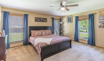 2104 Cedarcrest Ct, Arkansas City, KS 67005