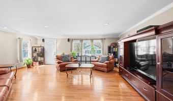 42 Lake Blvd, Aberdeen, NJ 07747