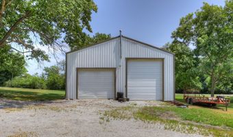 880 Oak Crst, Baxter Springs, KS 66713