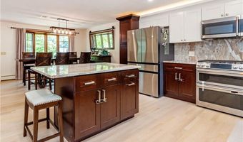 41 Mount View Ave, North Kingstown, RI 02852