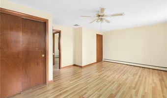 40 ROCKCREST Dr, Cranston, RI 02920