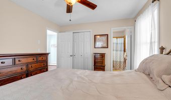 82 Spinnaker Ct, Bayville, NJ 08721