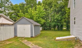 933 S Rinker Ave, Aurora, MO 65605