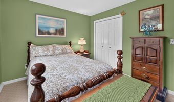 24 Manorwood Dr 24, Branford, CT 06405