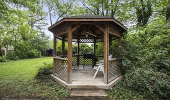 237 Maple Dr, Columbus, OH 43228