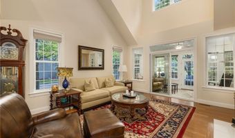 315 Old River Rd 6, Lincoln, RI 02838