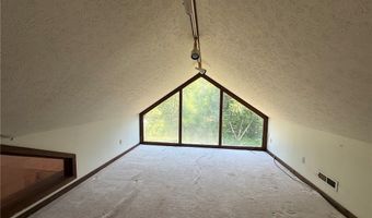 6400 Juniper Dr, Amherst, OH 44001