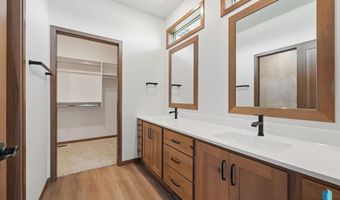 2417 E Brek St, Brandon, SD 57005