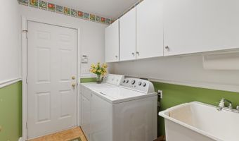 830 Richlyn Dr, Adrian, MI 49221