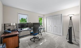 1661 Kensington Dr, Algonquin, IL 60102