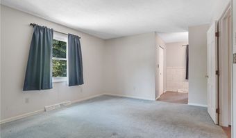 240 S Park Dr, Aurora, OH 44202