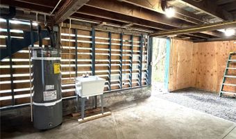 1360 Kaumana Dr, Hilo, HI 96720