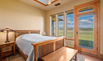 10771 E Langell Valley Rd, Bonanza, OR 97623