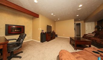 712 S 7th Ave, Brandon, SD 57005