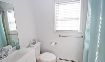 231 Maple Ave 102, Newport, RI 02840