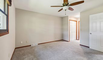 2205 Trenton Rd, Asbury, IA 52002