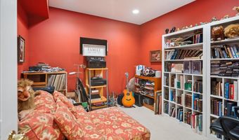 28 N De Baun Ave 208, Airmont, NY 10901