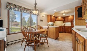 2213 SUNRISE Dr, Appleton, WI 54914