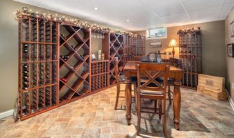 35 Shinnecock Hills Dr, Albany, NY 12205