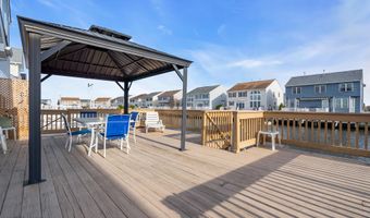 18 Peaksail Dr, Bayville, NJ 08721