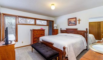 5407 Valley Rd, Ames, IA 50014