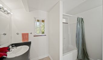 111 ALAWAENA Pl, Hilo, HI 96720