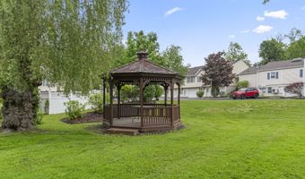 56 Pembroke Rd APT 11, Danbury, CT 06811