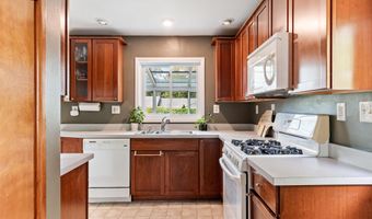 21 Alder Ln, Burlington, VT 05401