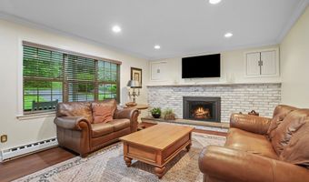 27 E Gate Rd, Danbury, CT 06811