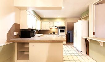 2804 N McMillan Ave, Bethany, OK 73008